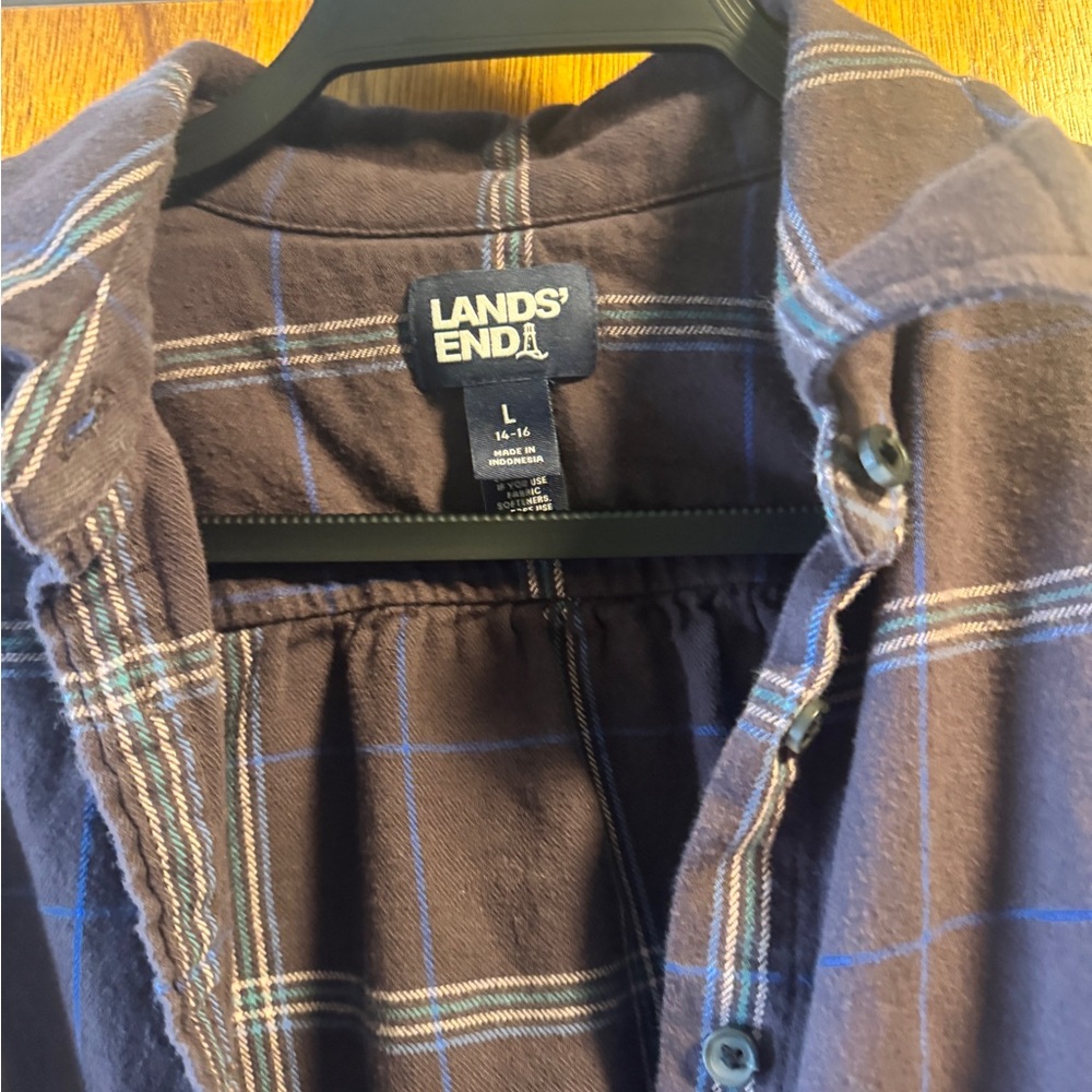 Lands’ End button down - Picture 2 of 9